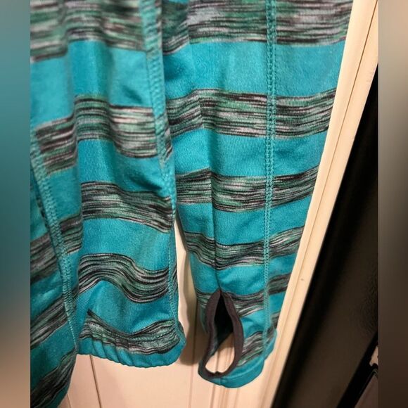 lukka Tops - Lukka Hooded Sweashirt Small Womens Long Sleeve Pullover Thumb Holes Casuals